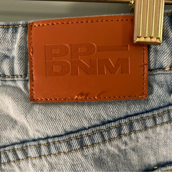 Princess Polly Hi-Rise Straight Jeans. Light Wash. Size 2. - Picture 2 of 8